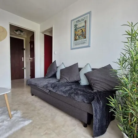 Comfortable Two-room Nest With Sea View Lejlighed