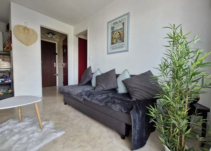 Comfortable Two-room Nest With Sea View 公寓