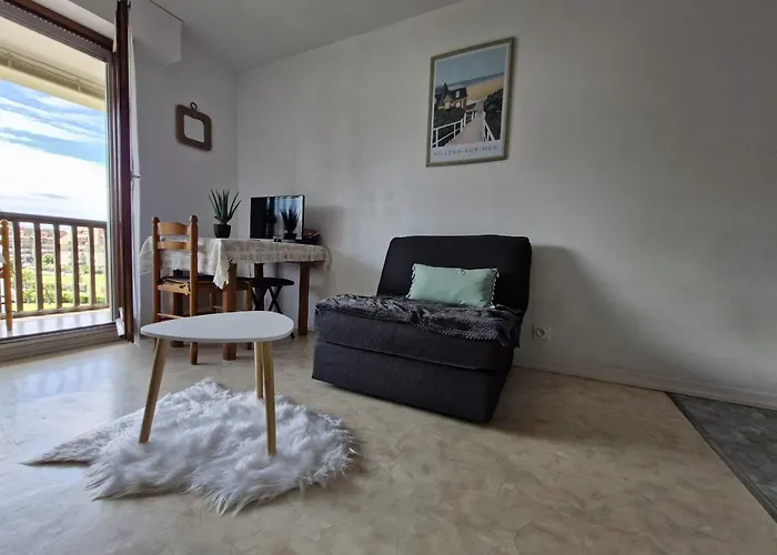 Comfortable Two-room Nest With Sea View *